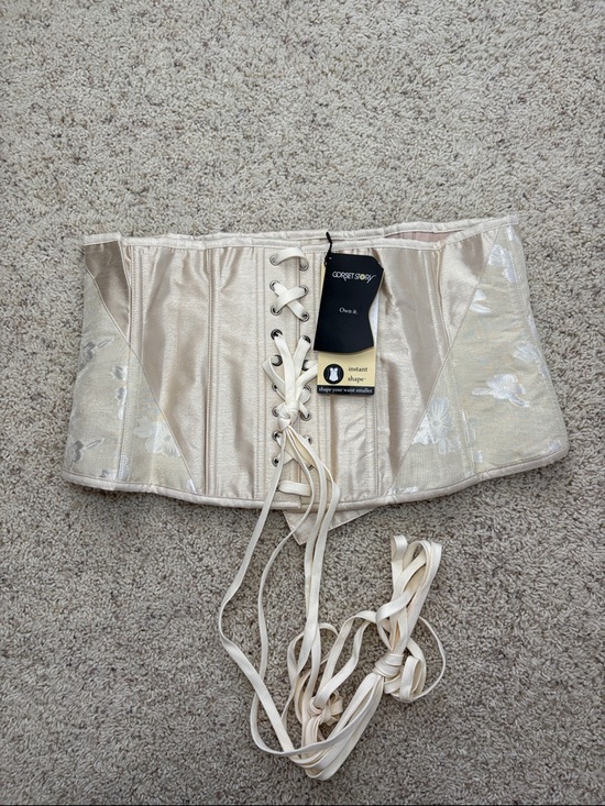 Corset Story Other - NWT Corset Story Ivory White Floral Lace-Up Waist Cinch Corset size 20 22
